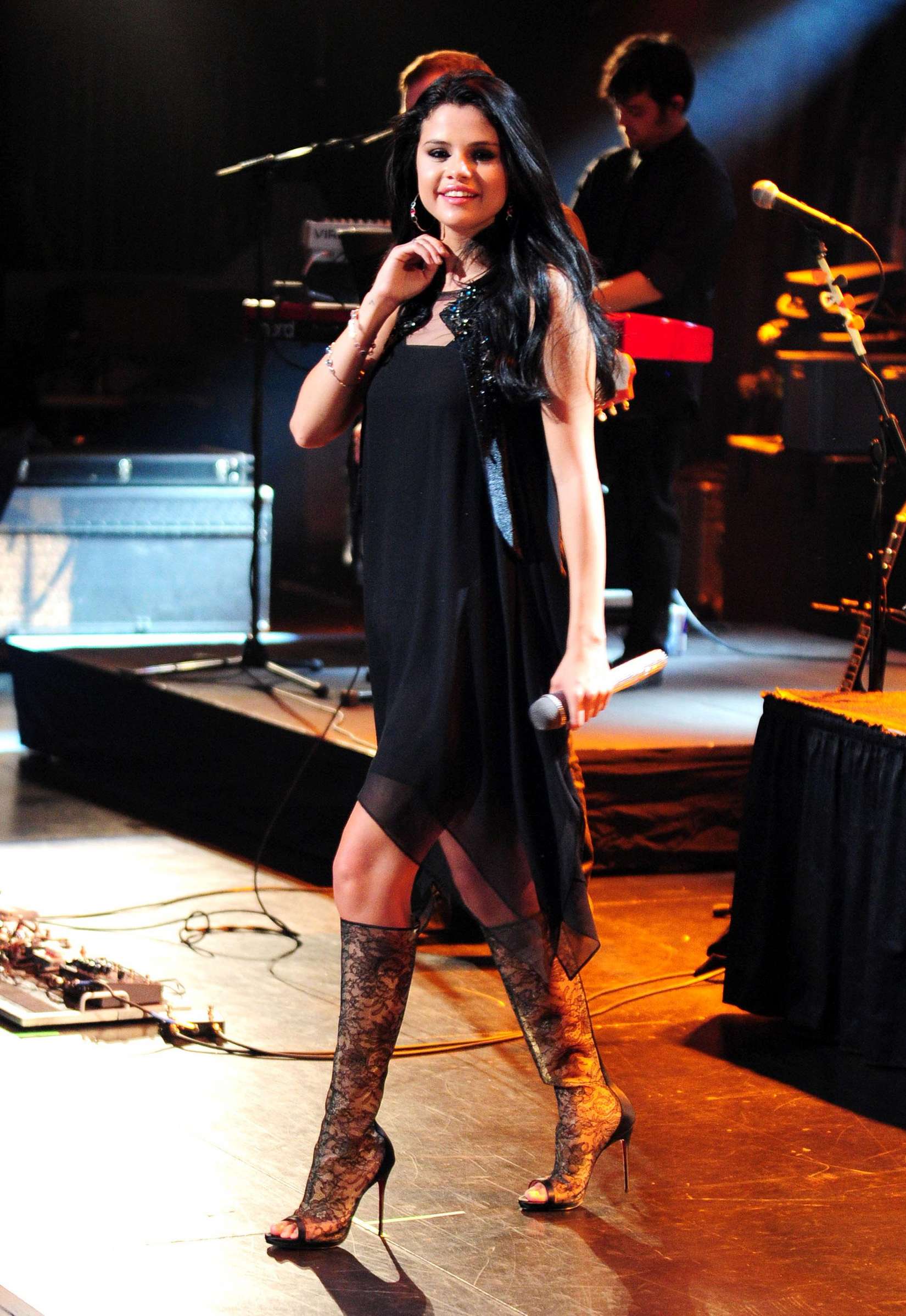 Selena Gomez - Performing at Private Concert For VEVO in LA - April 2012
